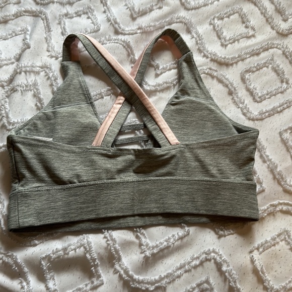 Women’s sports bra - Picture 2 of 3